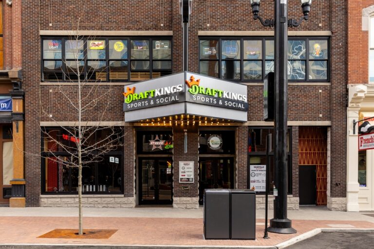Class Action Lawsuit Claims DraftKings is Dodging State Gambling Laws