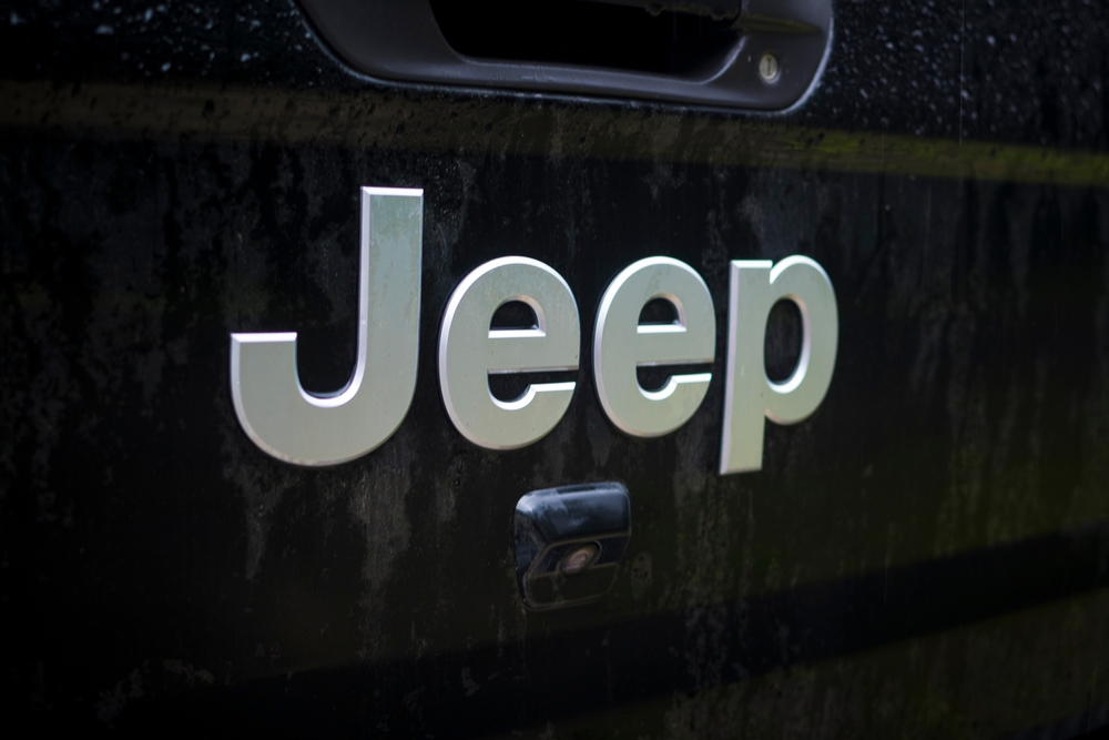 Lawsuit Claims Jeep Grand Cherokee Airbag Failure, Seat Collapse Resulted in Driver's Death