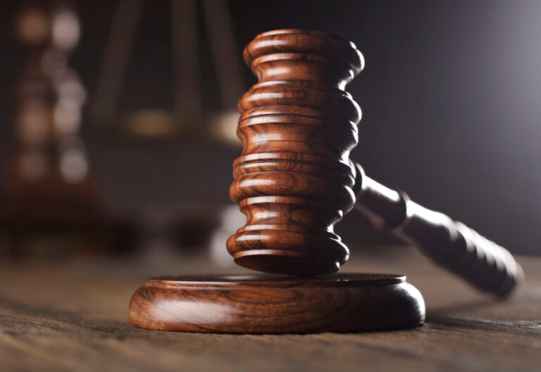 Lawsuit Alleges WaveWriter Alpha Spinal Cord Stimulator Modifications Caused Burning, Shocking Sensations