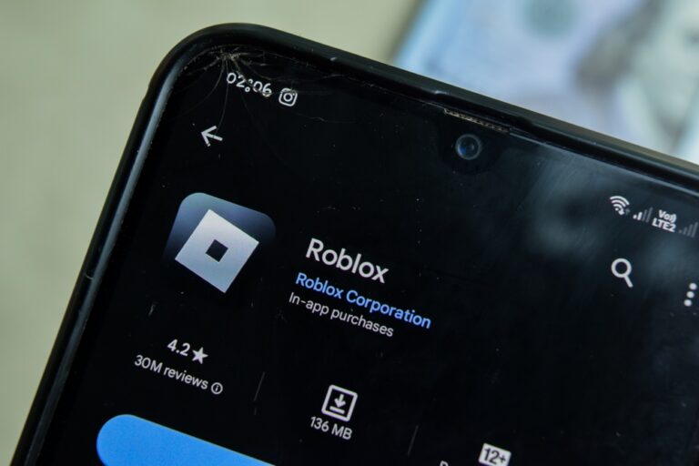 Lawsuit Alleges Roblox Sexual Predator Convinced 8-Year-Old Girl To ...