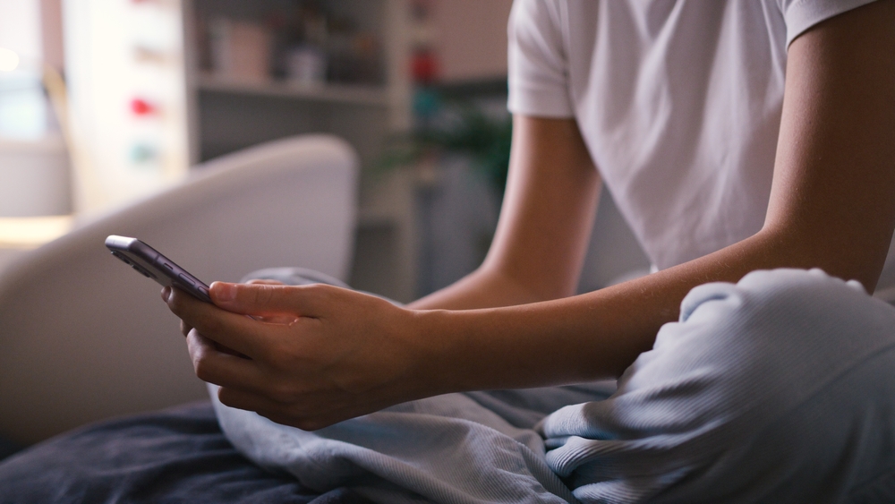 Social Media Influencers Promote Nitrous Oxide Use Without Risk Warnings