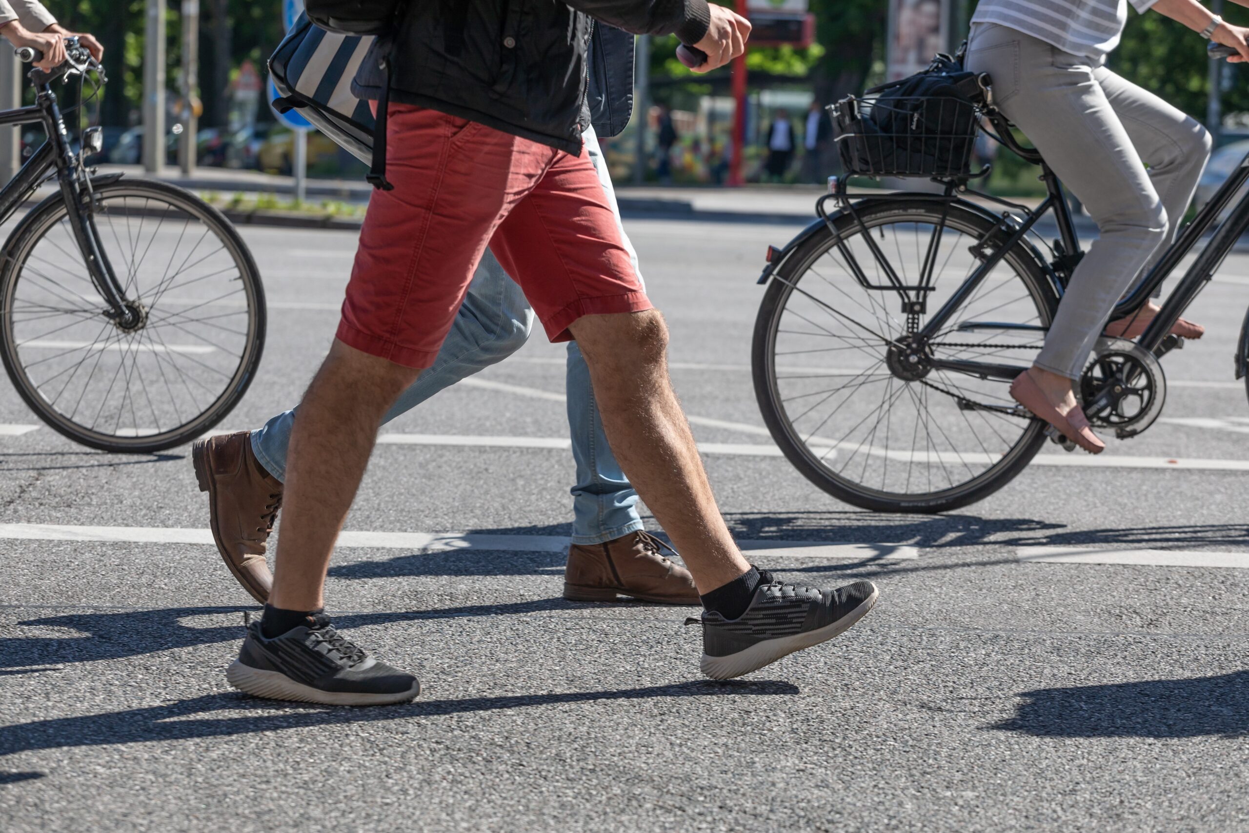 Top 5 Most Dangerous Cities for Pedestrians, Cyclists Ranked by Consumer Affairs